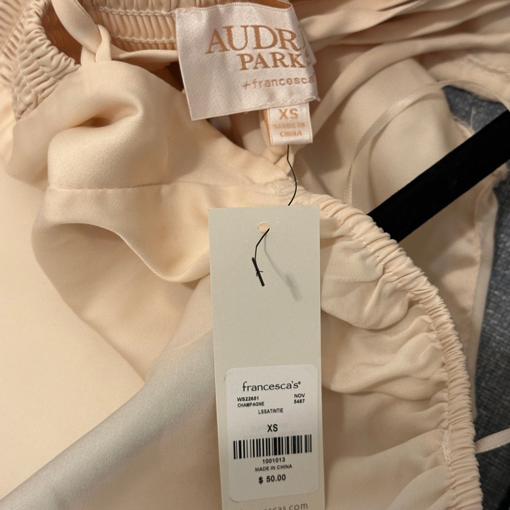 Francesca's Collections Cream Ruched Blouse - Picture 4 of 5
